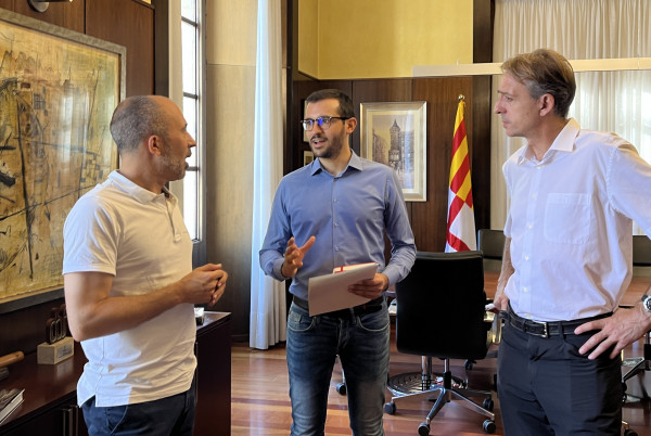 Jordi Cuadras fa una visita institucional a l’Ajuntament de Manresa per buscar solucions al transport públic amb Igualada
