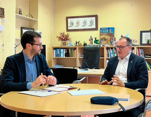 Jordi Cuadras es reuneix amb l’alcalde de Vilanova i la Geltrú per abordar demandes conjuntes amb Igualada