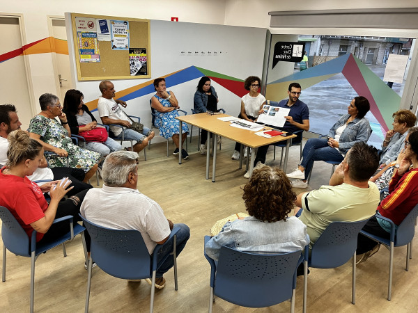 Jordi Cuadras presenta el projecte de substitució del mur del carrer Almudena atenent una demanda històrica dels veïns