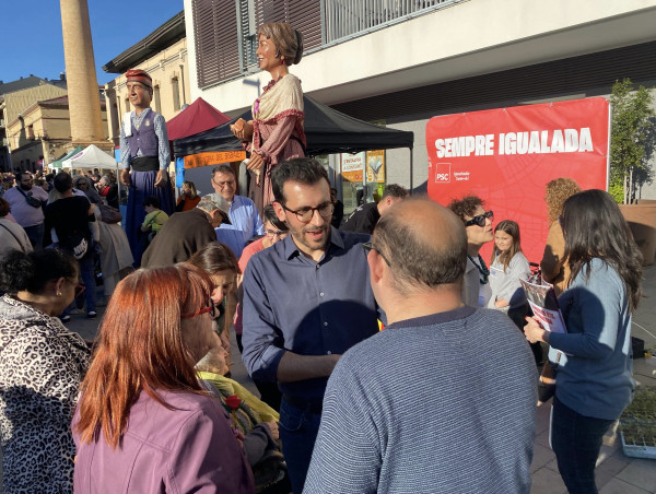Igualada Som-hi viu el Sant Jordi a peu de carrer amb una parada a Cal Font i avançant el butlletí de meitat de mandat