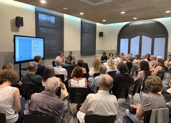 L’alcalde de Vilafranca i Jordi Cuadras dialoguen sobre la força de les ciutats i el municipalisme com a eina per millorar la vida de la gent